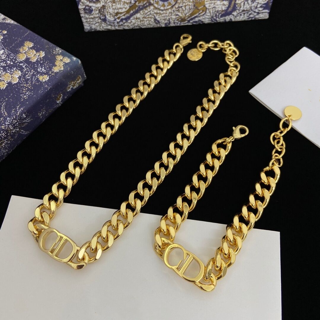 Brand Chain Brass Women Designer Earrings Necklace Simple Letter Pendant Luxury Fashion Jewelry
Brand Chain Brass Women Designer Earrings Necklace Simple Letter Pendant Luxury Fashion Jewelry