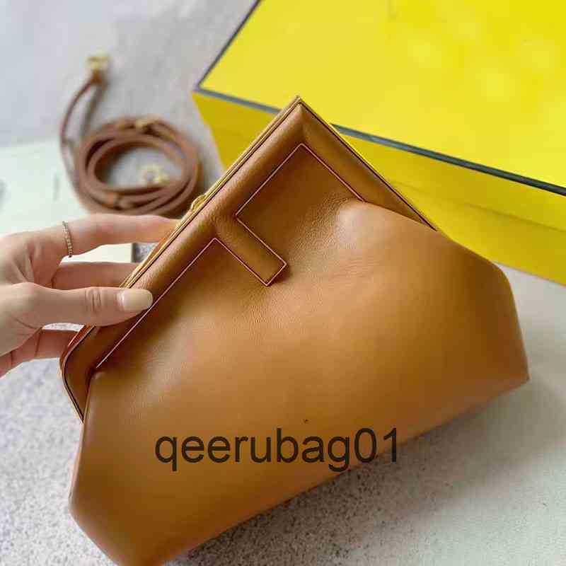 Luxury Genuine Leather Fendiis' Bags Women Bag Luxurys Fend Series Handbags Designer Metal Wrapped Handbag Single Shoulder Messenger Messenger 2vge RVDN, Nude pink 32cm
Luxury Genuine Leather Fendiis' Bags Women Bag Luxurys Fend Series Handbags Designer Metal Wrapped Handbag Single Shoulder Messenger Messenger 2vge RVDN, Nude pink 32cm