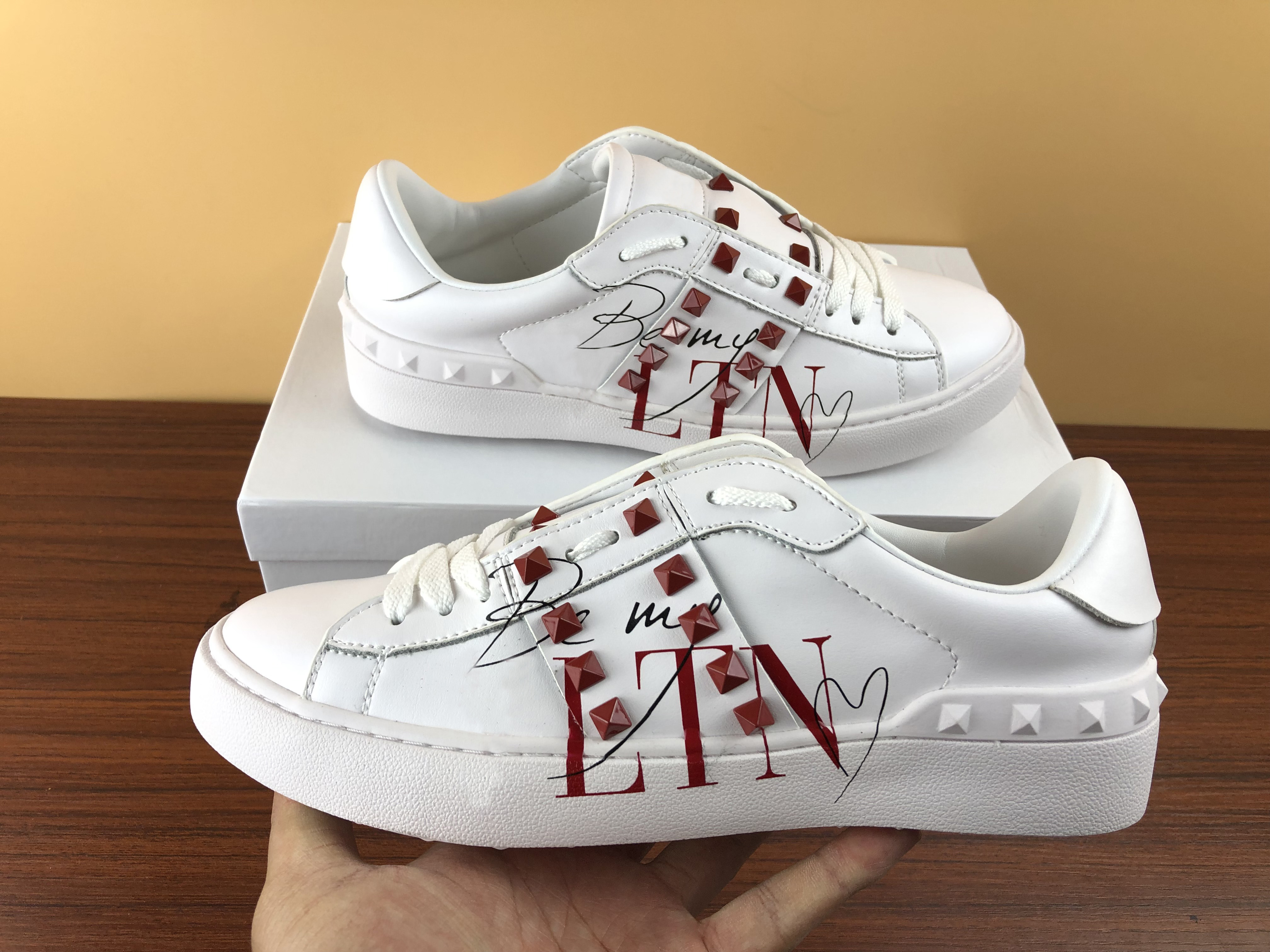Golden studs sneaker mens casual shoes silver white pink band Ruthenium metallic leather luxury men women Sneakers eur 35-45, As picture
Golden studs sneaker mens casual shoes silver white pink band Ruthenium metallic leather luxury men women Sneakers eur 35-45, As picture