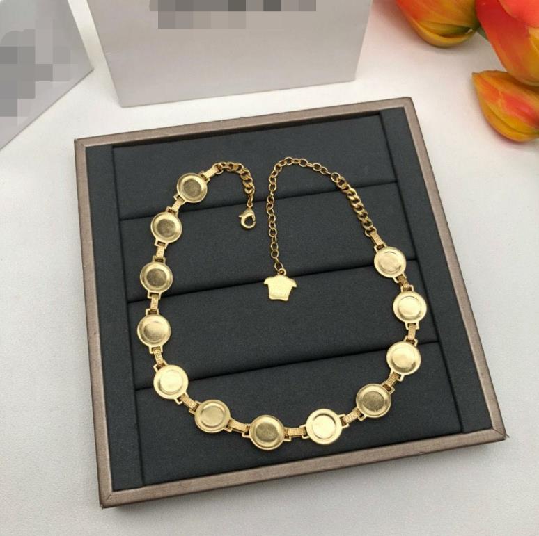 Fashion new designed Pendants Cuba thick chain necklace Banshee Medusa head portrait 18K gold plated women ladies necklaces Designer Jewelry VM412
Fashion new designed Pendants Cuba thick chain necklace Banshee Medusa head portrait 18K gold plated women ladies necklaces Designer Jewelry VM412