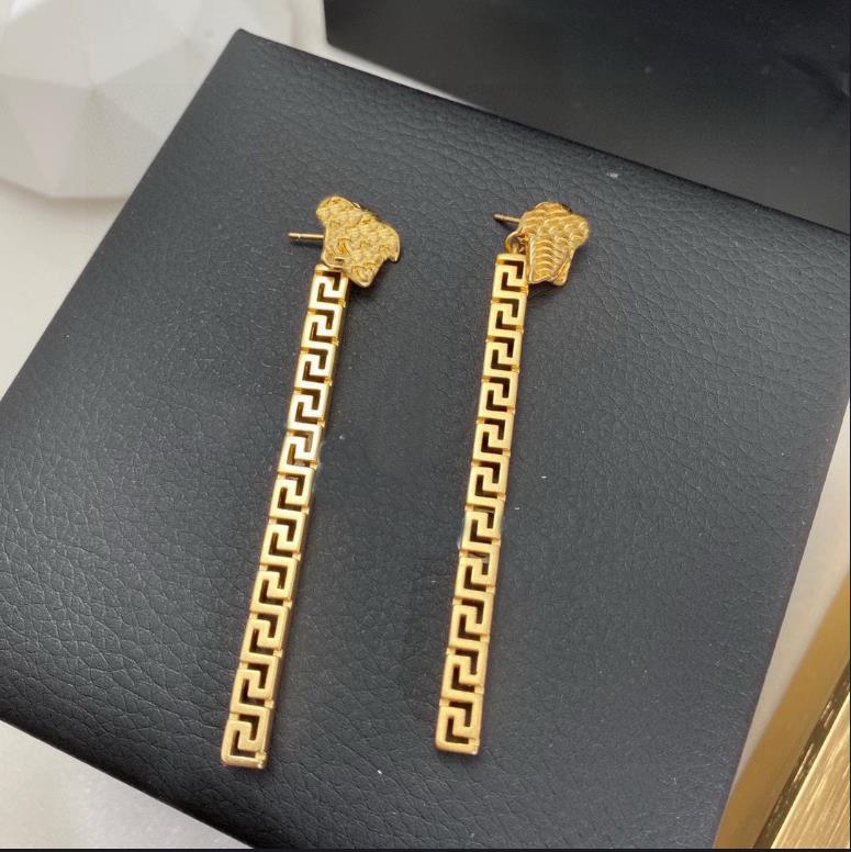 Fashion new designed long earring hoop women ear stud Banshee Medusa head portrait 18K gold plated ladies earrings Designer Jewelry Evr02w, Golden
Fashion new designed long earring hoop women ear stud Banshee Medusa head portrait 18K gold plated ladies earrings Designer Jewelry Evr02w, Golden