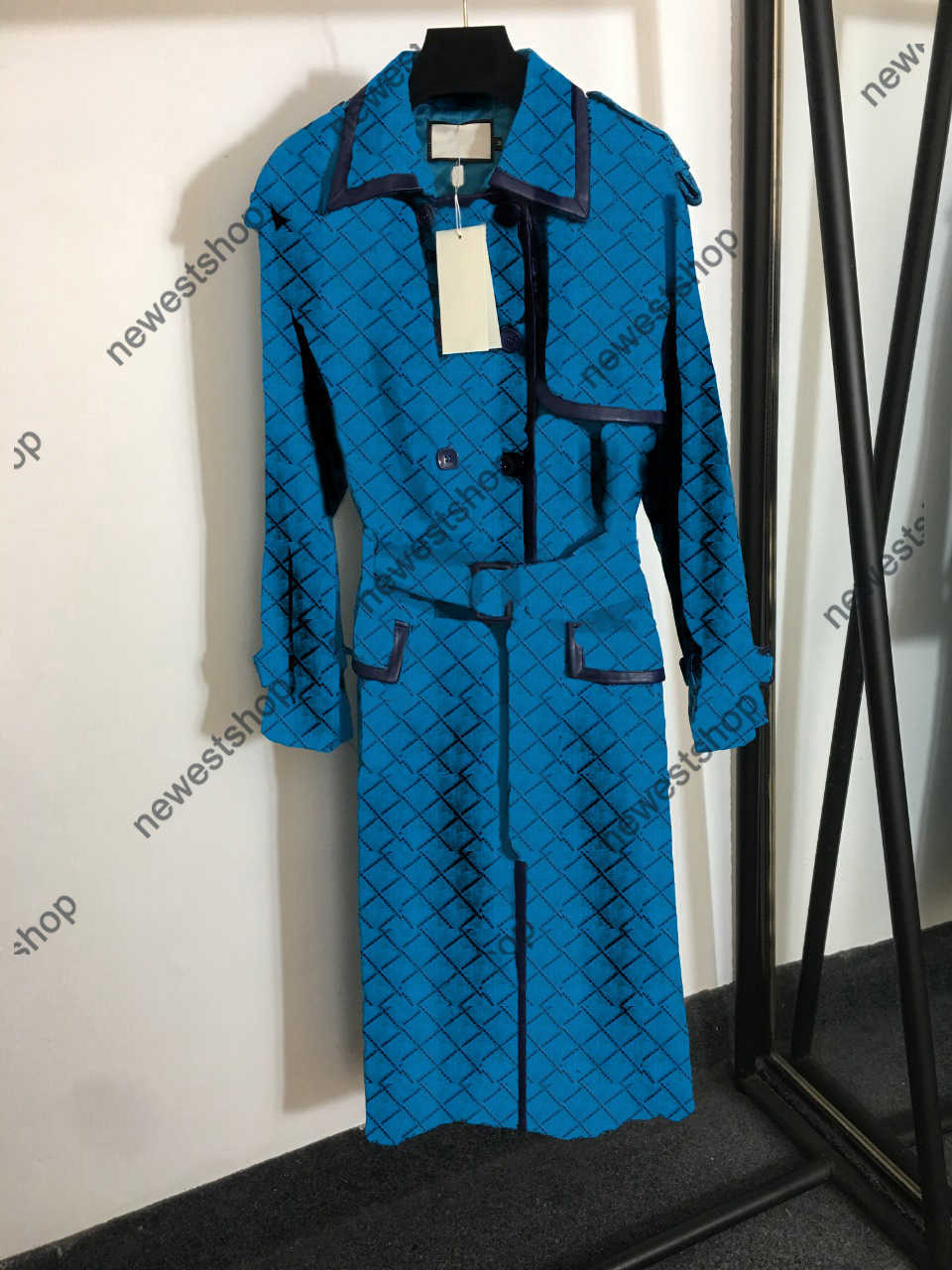 2022 Autumn womens trench coats designer luxury Women Windbreaker body letter print jacket Loose Belt Coat Female Casual Long Trenchs Coat, Pay for separate
2022 Autumn womens trench coats designer luxury Women Windbreaker body letter print jacket Loose Belt Coat Female Casual Long Trenchs Coat, Pay for separate