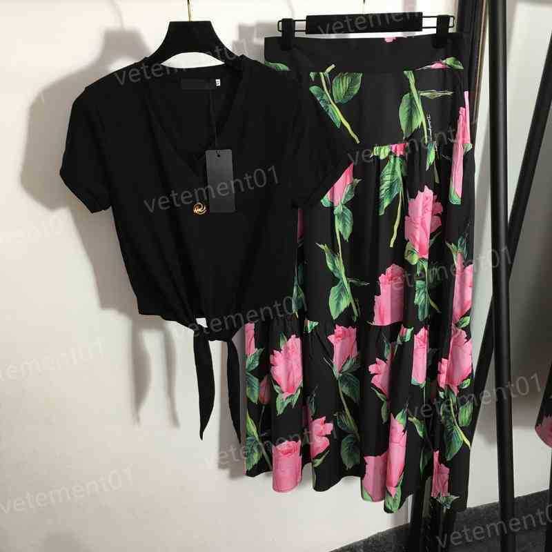 Designer Women Two Piece Dresses Tie-waisted Short-sleeved T-shirt And Rose-print High-waisted Skirt 2 Piece Sets Luxury Women Clothing
Designer Women Two Piece Dresses Tie-waisted Short-sleeved T-shirt And Rose-print High-waisted Skirt 2 Piece Sets Luxury Women Clothing