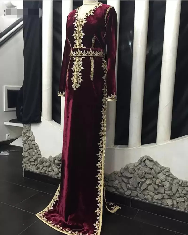 Elegant Morocco Kaftan Velvet Formal Evening Dresses V Neck Double Side Slit Long Sleeves Arabic Dubai Prom Party Gowns Gold Lace Appliques Crystals B