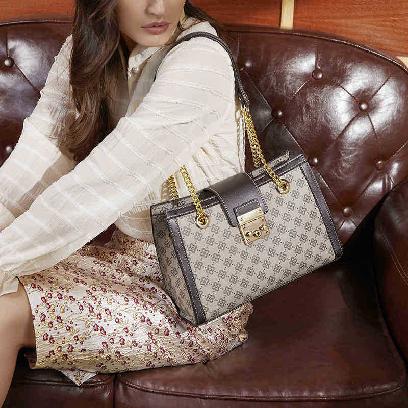Leather women's bag 2023 new leather women's bag atmosphere large capacity, Light coffee
Leather women's bag 2023 new leather women's bag atmosphere large capacity, Light coffee