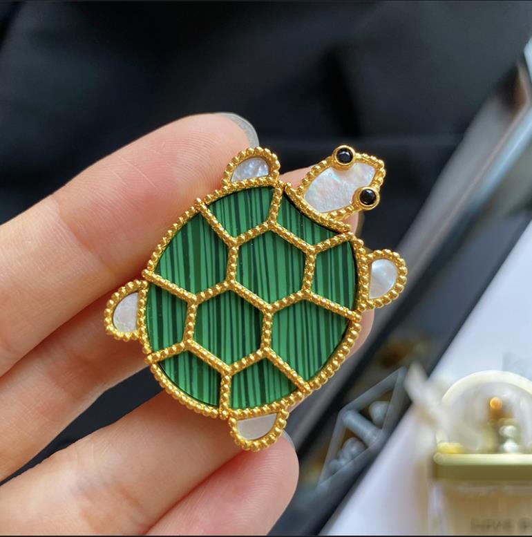 New designed high-grade turtle brooch 18K gold plating animal badge clothing bag pin Gift Designer Jewelry BR-1