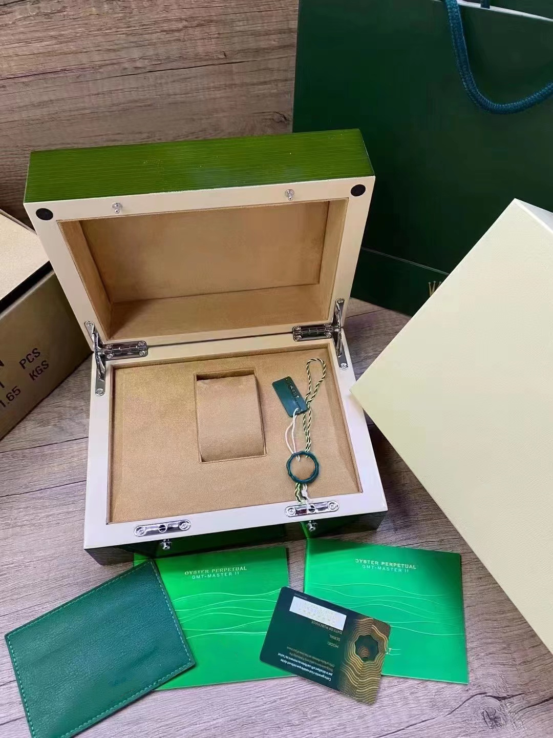 1watch make order without box boxes box send Certificate Warranty Card 3235 movement N
1watch make order without box boxes box send Certificate Warranty Card 3235 movement N