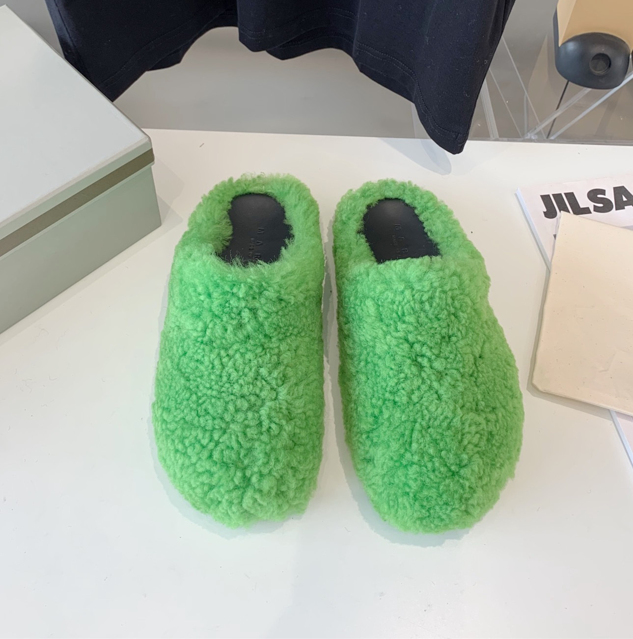 Fashion Fur Slippers Women Round Toe Horse Hair Slides Female Black Rose Red Green Mules Shoes Flat Half Slipper Woman Casual plush shoess35 36 37 38 39 40 44 45, Mohair2
Fashion Fur Slippers Women Round Toe Horse Hair Slides Female Black Rose Red Green Mules Shoes Flat Half Slipper Woman Casual plush shoess35 36 37 38 39 40 44 45, Mohair2