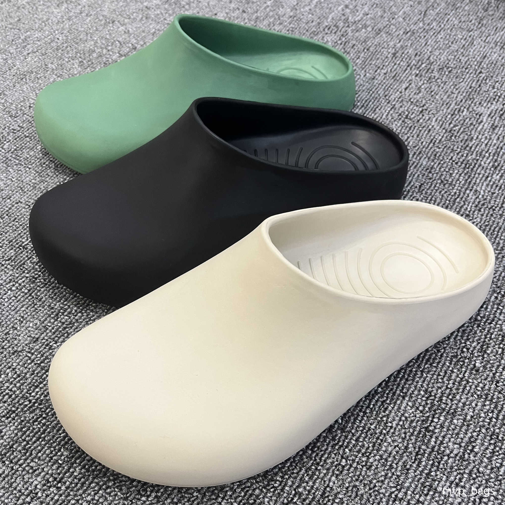 High quality designer Men's Slippers Miller Beach Sandals Loafers wear non-slip designer sneakers with new leather wraps to protect men, Other
High quality designer Men's Slippers Miller Beach Sandals Loafers wear non-slip designer sneakers with new leather wraps to protect men, Other