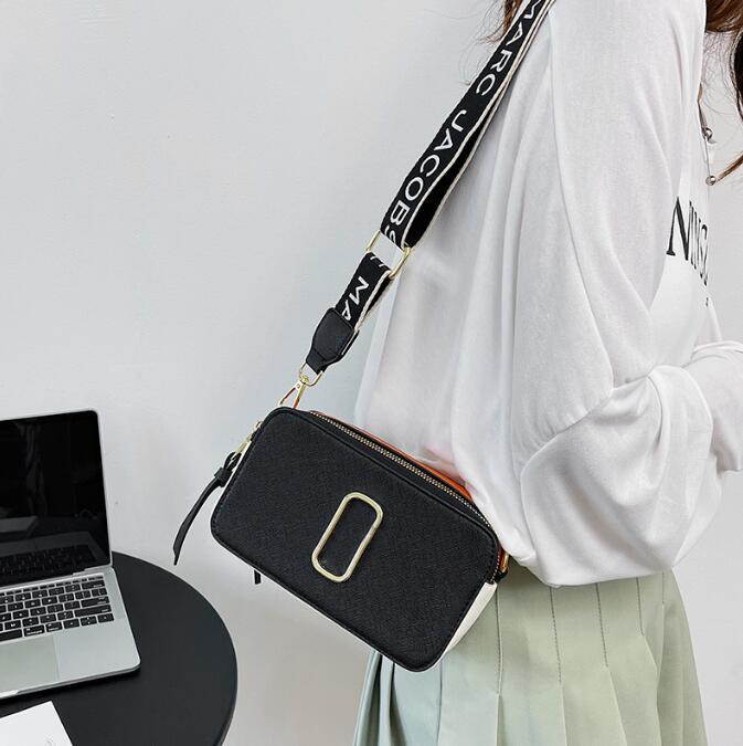 Retail Designer Womens Shoulder Bag Letter Print Color Contrast Camera Bags Versatile Messenger Bags 20-12-8cm M004, Blue
Retail Designer Womens Shoulder Bag Letter Print Color Contrast Camera Bags Versatile Messenger Bags 20-12-8cm M004, Blue