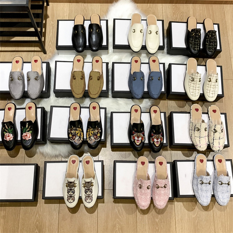 Designer Womens Sandals Metal Buckle Mule Shoes Princetown Embroidery Mens Flat Shoes Leather Flip Flops Indoor Outdoor Fashion Slippers 35-42
Designer Womens Sandals Metal Buckle Mule Shoes Princetown Embroidery Mens Flat Shoes Leather Flip Flops Indoor Outdoor Fashion Slippers 35-42