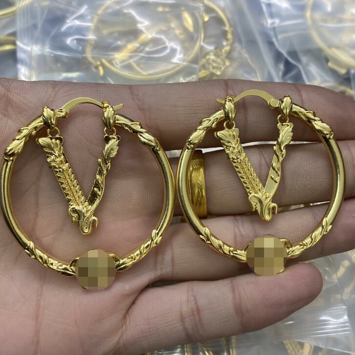 Hiphop Designed Hoop Exaggerated Big Round V letter Earings Banshee Medusa portrait Virtus Stud 18K gold plated Greece Meander women Jewelry Christmas Gift MER1 --14
Hiphop Designed Hoop Exaggerated Big Round V letter Earings Banshee Medusa portrait Virtus Stud 18K gold plated Greece Meander women Jewelry Christmas Gift MER1 --14