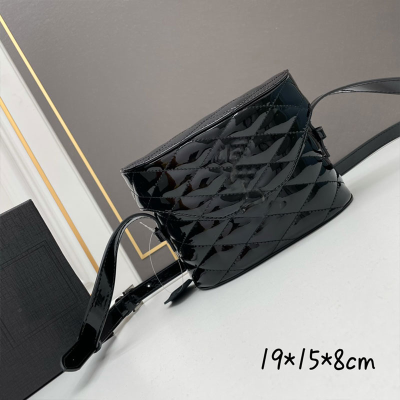 June Quilted Box Crossbody Bag Woman Handbags Purse Bucket Bag Brand Letters Lacquered Leather Silver Hardware Small Black Hand Clutch Wallets
June Quilted Box Crossbody Bag Woman Handbags Purse Bucket Bag Brand Letters Lacquered Leather Silver Hardware Small Black Hand Clutch Wallets