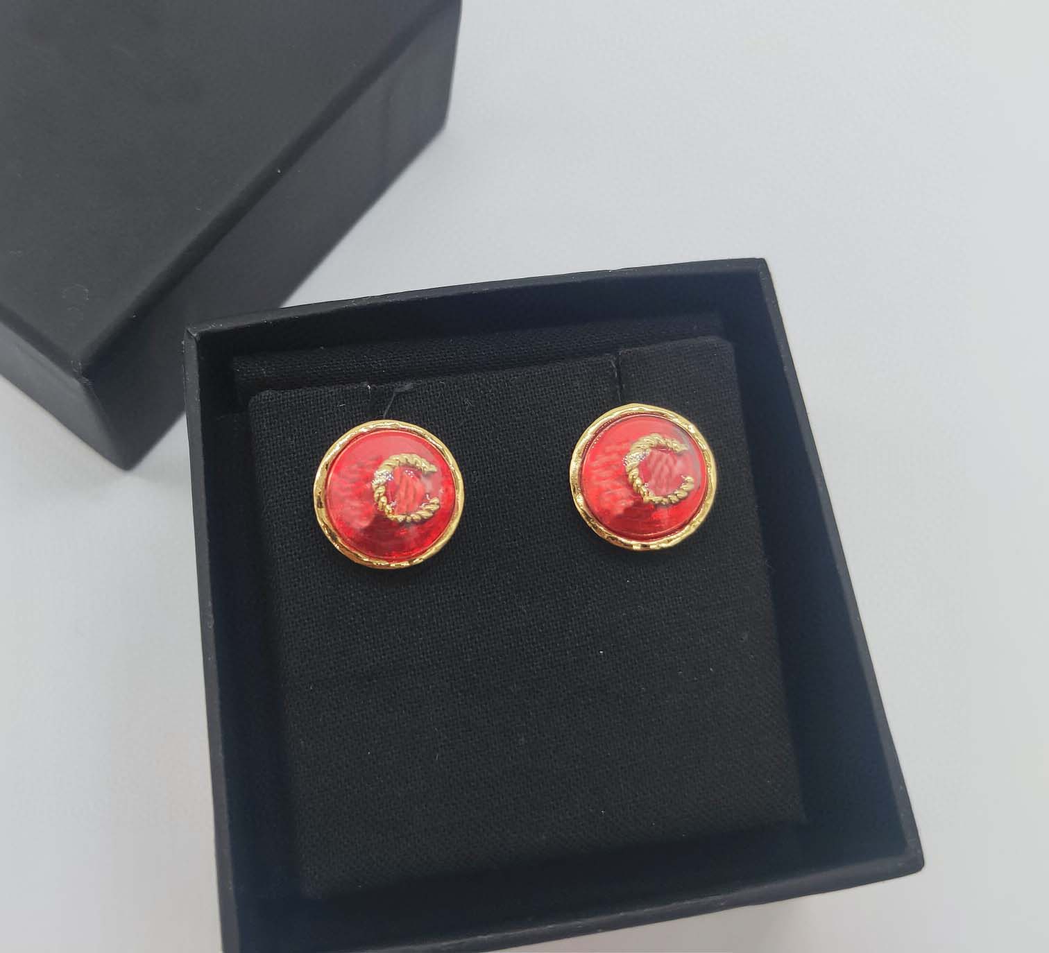 2022 Luxury quality charm round shape stud earring with red crystal beads have box stamp PS3490A
2022 Luxury quality charm round shape stud earring with red crystal beads have box stamp PS3490A