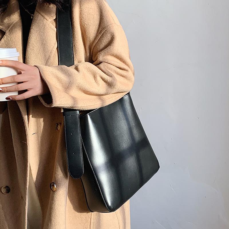 Casual Large Capacity Totes Designer Wide Strap Women Handbags HBP Shoulder Simple Bag Female Travel Tote Bag sac, Black
Casual Large Capacity Totes Designer Wide Strap Women Handbags HBP Shoulder Simple Bag Female Travel Tote Bag sac, Black
