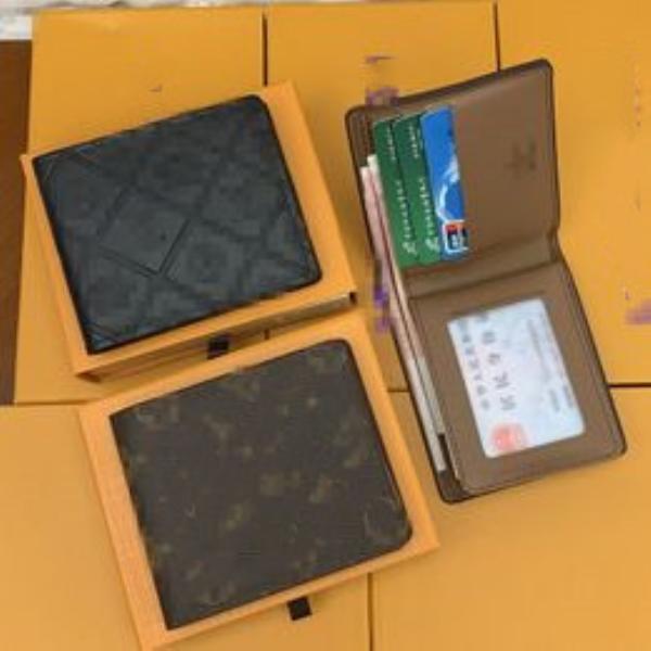 5A New Quality Designers Men genuine leather wallets flower card holder France Paris plaid style purse mens Clutch wallet women luxurys Man Bags with box
5A New Quality Designers Men genuine leather wallets flower card holder France Paris plaid style purse mens Clutch wallet women luxurys Man Bags with box