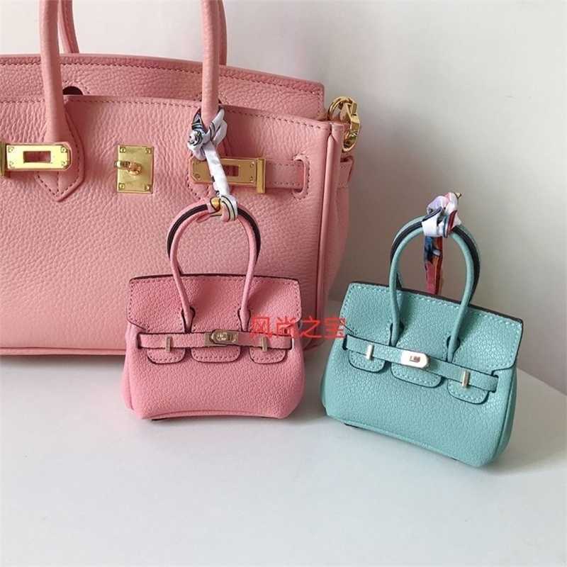 Designer Herme Lanyards H Home Bag Super Mini Pendant Cute for AirPods Headset Lipstick Car Keychain
Designer Herme Lanyards H Home Bag Super Mini Pendant Cute for AirPods Headset Lipstick Car Keychain