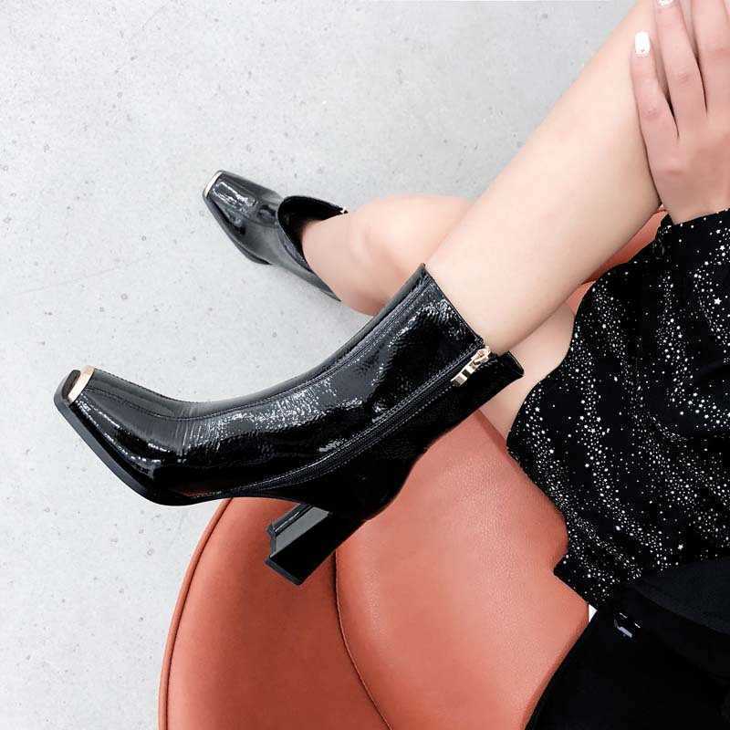 HBP Boots Shoes and boots for women in autumn and winter New women's shoes Square head thick high-heeled shoes Metal anti kick fashion boots, Black velvet
HBP Boots Shoes and boots for women in autumn and winter New women's shoes Square head thick high-heeled shoes Metal anti kick fashion boots, Black velvet