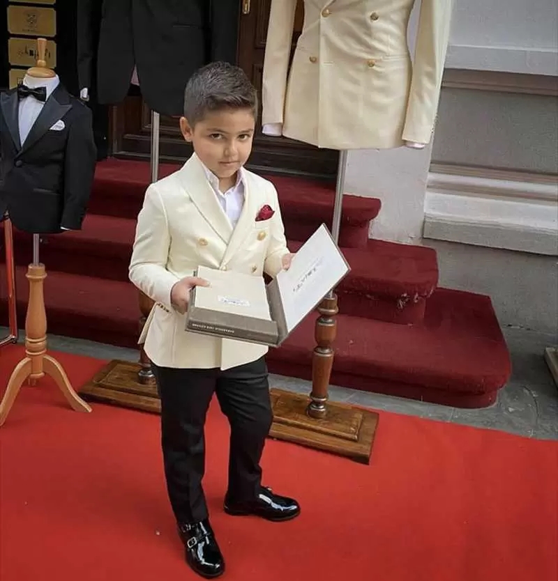 2 Pieces Boy Tuxedos suit Shawl Lapel One Button Children Clothing For Wedding Party Kids Suit Boy Set Jacket Pants, Same as image
2 Pieces Boy Tuxedos suit Shawl Lapel One Button Children Clothing For Wedding Party Kids Suit Boy Set Jacket Pants, Same as image