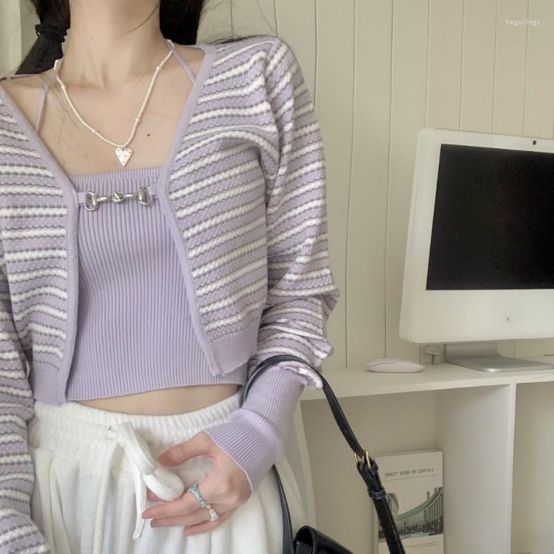 Women's Knits 2022 Autumn Preppy Style V-neck Single Button Patchwork Long-sleeved Cardigan Women Sexy Knitted Camisole Two-piece Suit
Women's Knits 2022 Autumn Preppy Style V-neck Single Button Patchwork Long-sleeved Cardigan Women Sexy Knitted Camisole Two-piece Suit