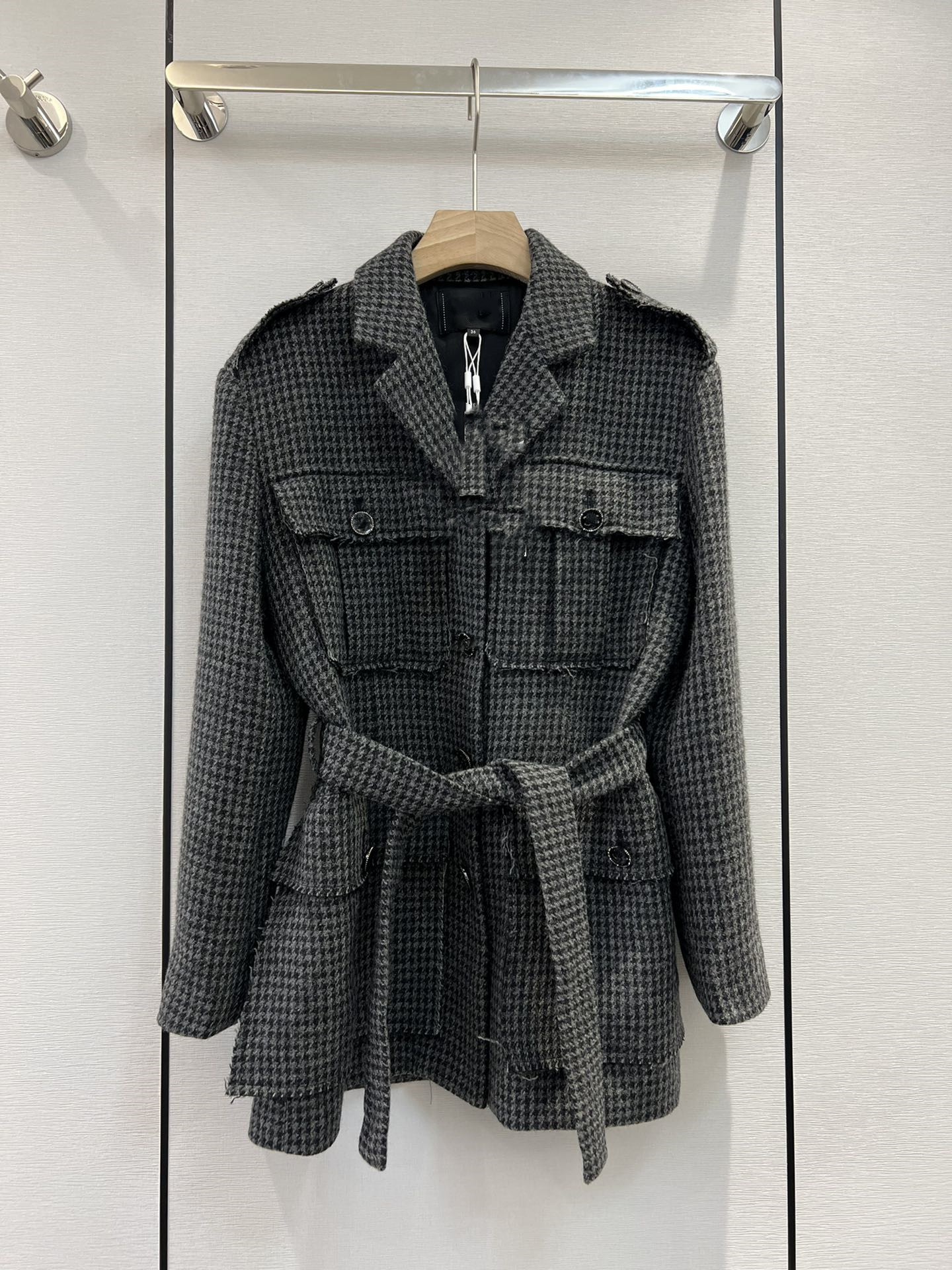 Women's Trench Coats Autumn/Winter 2022 European designer designed a four pocket trench coat01, Multi
Women's Trench Coats Autumn/Winter 2022 European designer designed a four pocket trench coat01, Multi