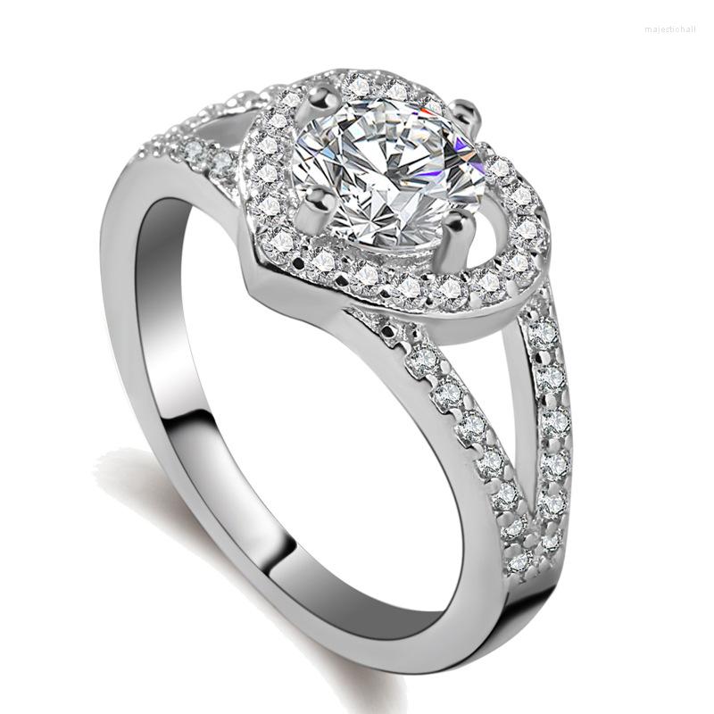 Wedding Rings Luxury Design Heart Inlaid Cubic Zircon Elegant For Women Exquisite Bridal Engagement Finger Ring Jewelry JZ15
Wedding Rings Luxury Design Heart Inlaid Cubic Zircon Elegant For Women Exquisite Bridal Engagement Finger Ring Jewelry JZ15