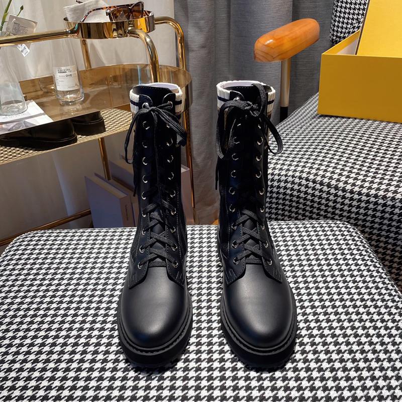 luxury designer Leather Women boots Martin Desert Boot flamingos Love arrow medal real leathers coarse Winter designers shoes with box size 35-40 -K140, Picture color
luxury designer Leather Women boots Martin Desert Boot flamingos Love arrow medal real leathers coarse Winter designers shoes with box size 35-40 -K140, Picture color