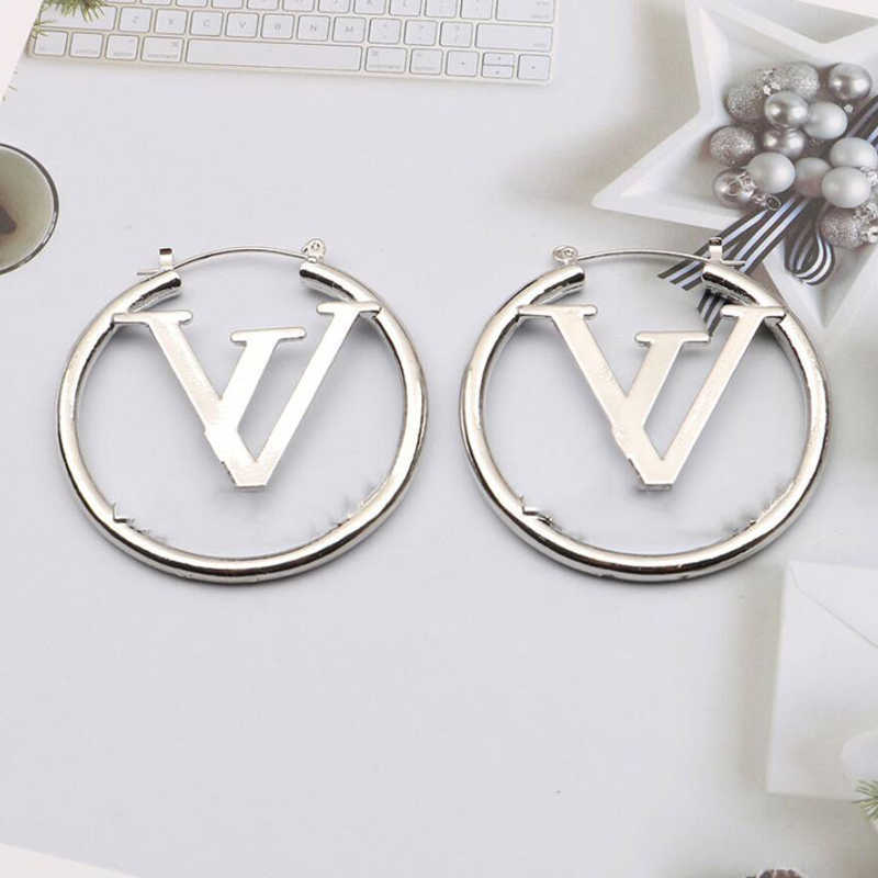 Luxury Brand Women Earrings Designers Letter Ear Stud Gold Silver Plated Geometric Earring for Wedding Party Jewerlry Accessories
Luxury Brand Women Earrings Designers Letter Ear Stud Gold Silver Plated Geometric Earring for Wedding Party Jewerlry Accessories