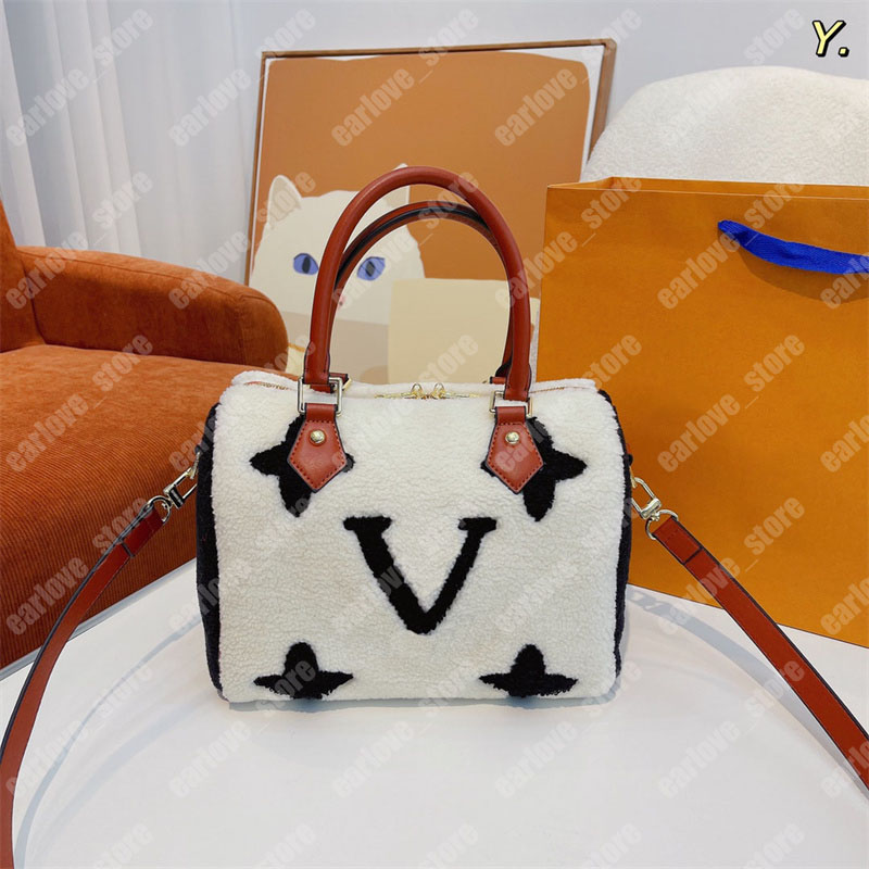 Teddy Shoulder Bags Women Winter Waistbag Designer Fuzzy Crossbody Messenger Handbag Men Fashion Fluffy Bumbag Luxury Totes Purses 6 Style, L1
Teddy Shoulder Bags Women Winter Waistbag Designer Fuzzy Crossbody Messenger Handbag Men Fashion Fluffy Bumbag Luxury Totes Purses 6 Style, L1