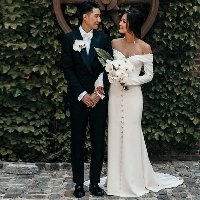 New Wedding Dress Korean Simple Mermaid Off The Shoulder Satin Long Sleeves Bride Gowns Customized Vestido De Novia, Silver
New Wedding Dress Korean Simple Mermaid Off The Shoulder Satin Long Sleeves Bride Gowns Customized Vestido De Novia, Silver