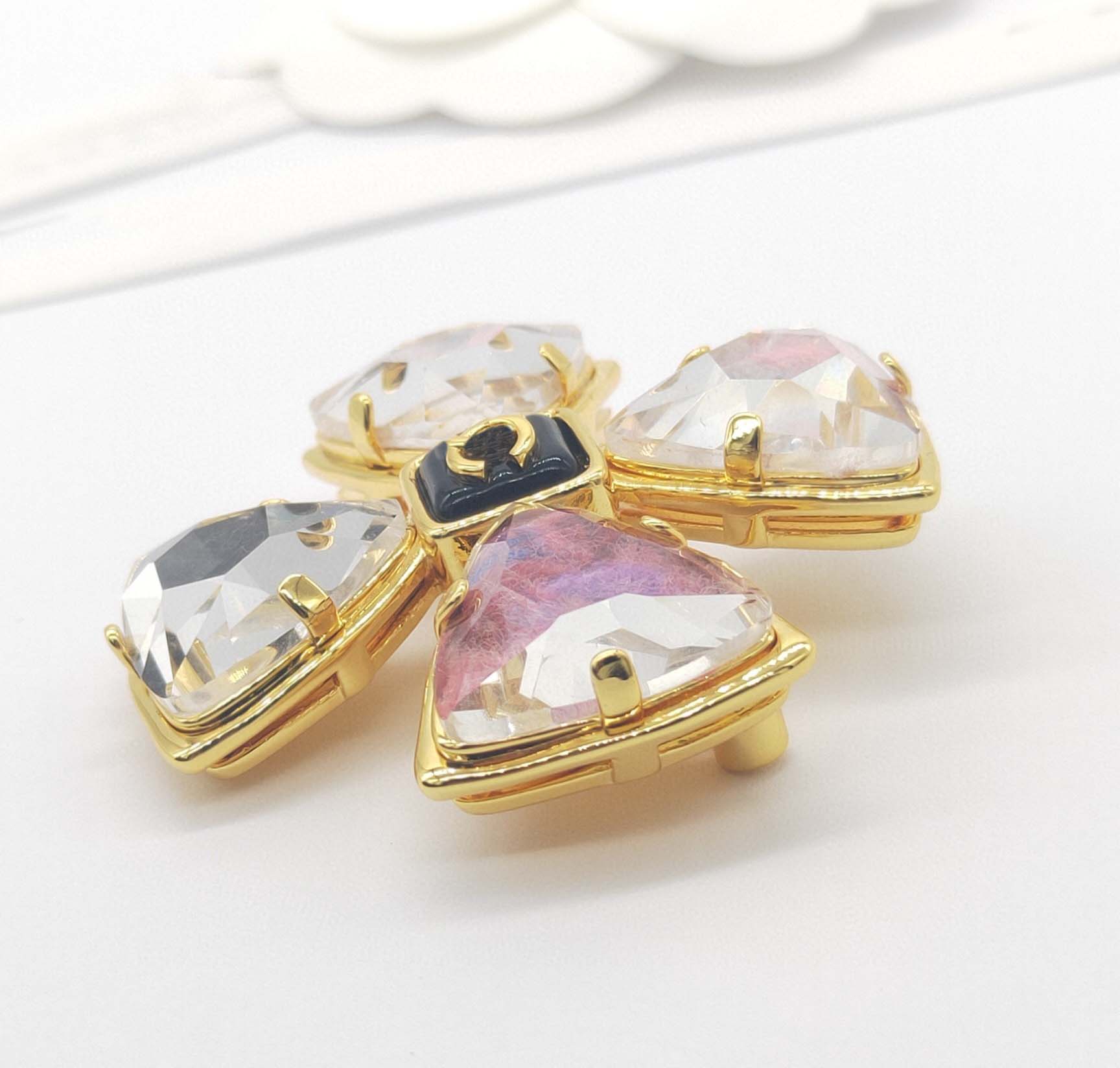2022 Luxury quality charm four fan shape brooch with black and pink color metal words have box stamp PS3486A
2022 Luxury quality charm four fan shape brooch with black and pink color metal words have box stamp PS3486A