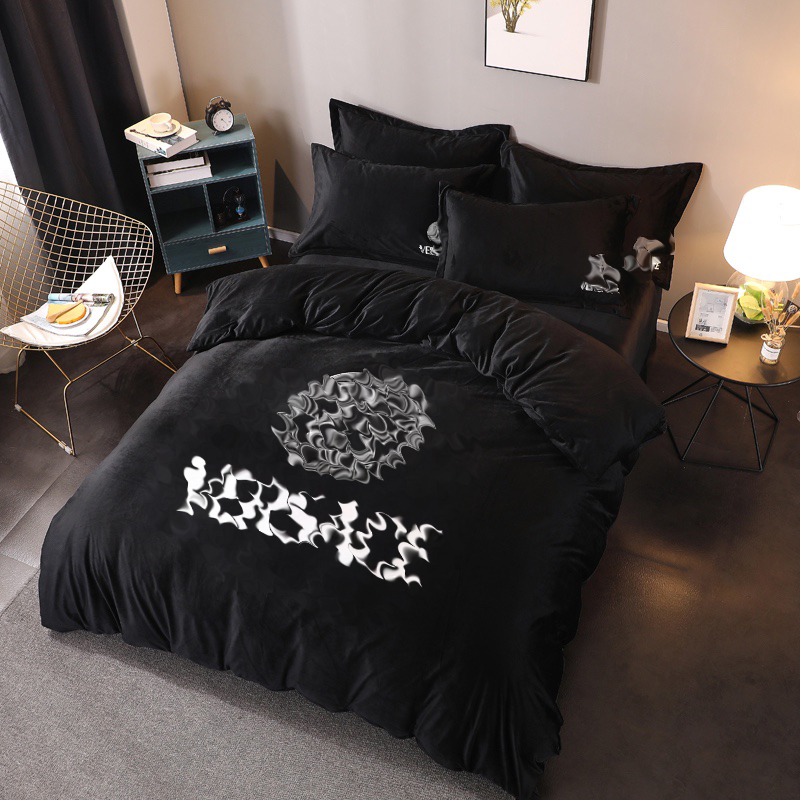 Luxury Designer Pillowcase bedding Letter comforters sets Print Fashion wool warm suit 4pcs/set queen size home bedding textiles, Make up the difference no produc
Luxury Designer Pillowcase bedding Letter comforters sets Print Fashion wool warm suit 4pcs/set queen size home bedding textiles, Make up the difference no produc