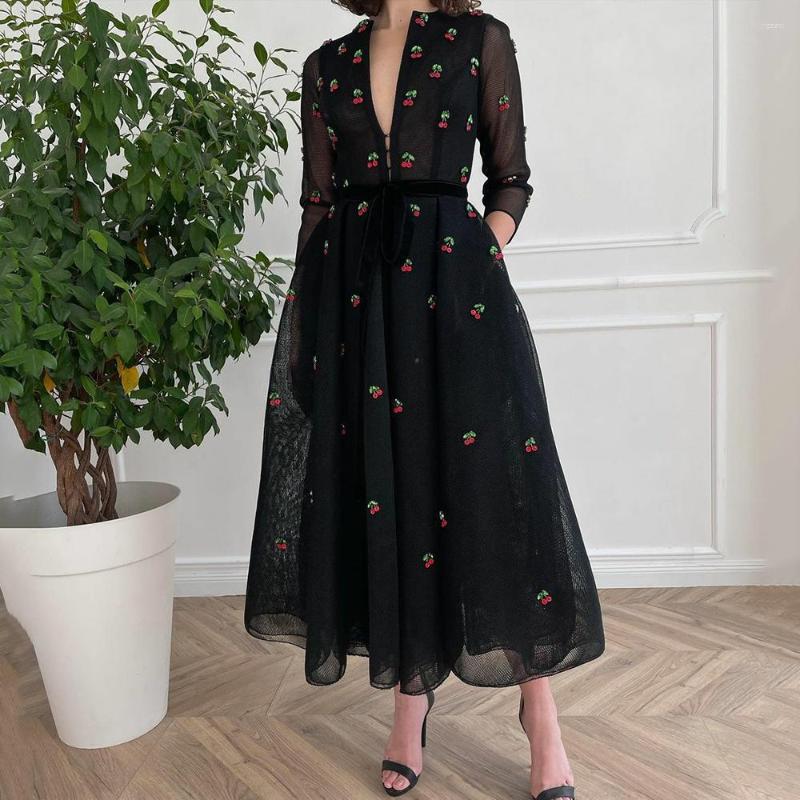 Party Dresses UZN Black A-Line Short Prom Dress With Pockets V-Neck Three Quarters Sleeves Evening Gowns Appliques Lace
Party Dresses UZN Black A-Line Short Prom Dress With Pockets V-Neck Three Quarters Sleeves Evening Gowns Appliques Lace