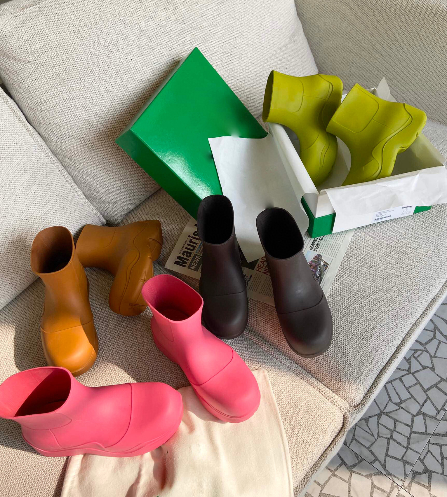 boot TIRE mona Leather sunny color Martin Ankle Chaelsea Boot Fashion Wave Colored Rubber Outsole Elastic Webbing puddle women Comfort 001
boot TIRE mona Leather sunny color Martin Ankle Chaelsea Boot Fashion Wave Colored Rubber Outsole Elastic Webbing puddle women Comfort 001
