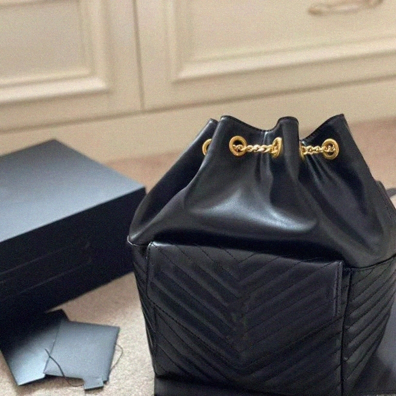Chain Joe Backpack monograms Women Back Pack V-Shaped Quilting Genuine Leather Large Capacity Pocket Black Shoulder Bags Handbag Bag, I need see other product
Chain Joe Backpack monograms Women Back Pack V-Shaped Quilting Genuine Leather Large Capacity Pocket Black Shoulder Bags Handbag Bag, I need see other product