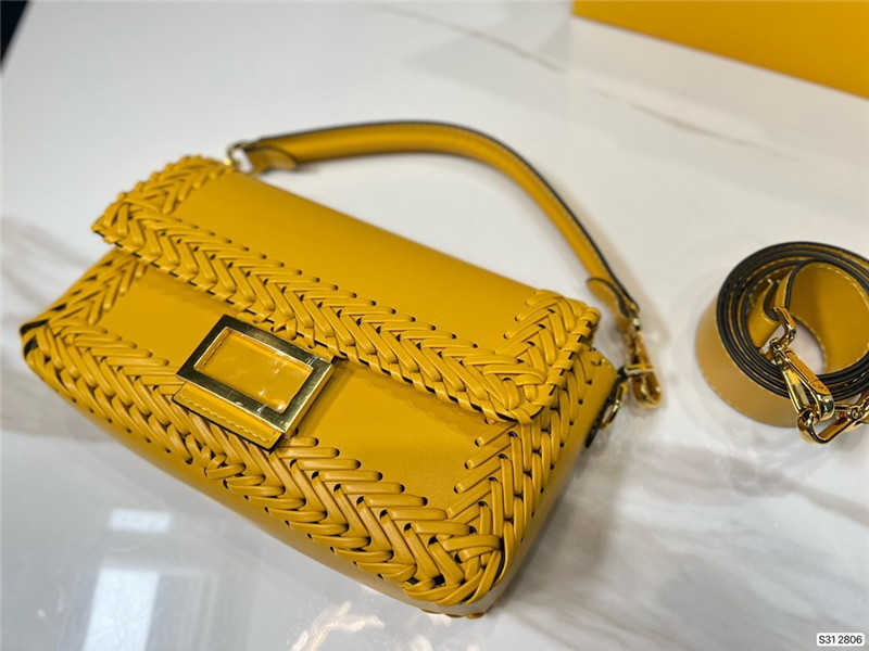 Cosmetic Bags Cases Braided baguette bag for women soft leather Pure color handbags casual style design outdoor shopping shoulder bags, Pink
Cosmetic Bags Cases Braided baguette bag for women soft leather Pure color handbags casual style design outdoor shopping shoulder bags, Pink