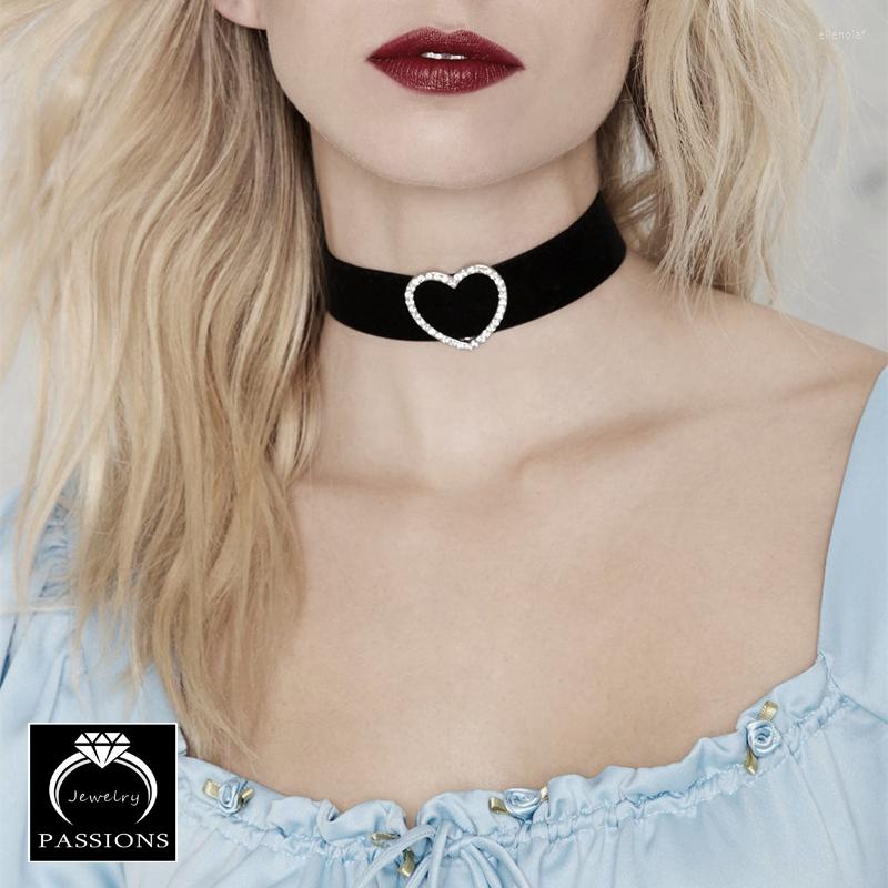 Choker Fashion Punk Love Heart Rhinestone Black Velvet Ribbon Necklace 2.5cm Clavicle Gothic Women&Girl Jewelry Gift 
Choker Fashion Punk Love Heart Rhinestone Black Velvet Ribbon Necklace 2.5cm Clavicle Gothic Women&Girl Jewelry Gift