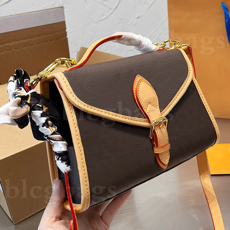 Luxury Designer Shoulder Bags Women Classic Style Messenger Bag Flower And Star Print Handbag Temperament Totes Casual Coin Pocket, Brown
Luxury Designer Shoulder Bags Women Classic Style Messenger Bag Flower And Star Print Handbag Temperament Totes Casual Coin Pocket, Brown