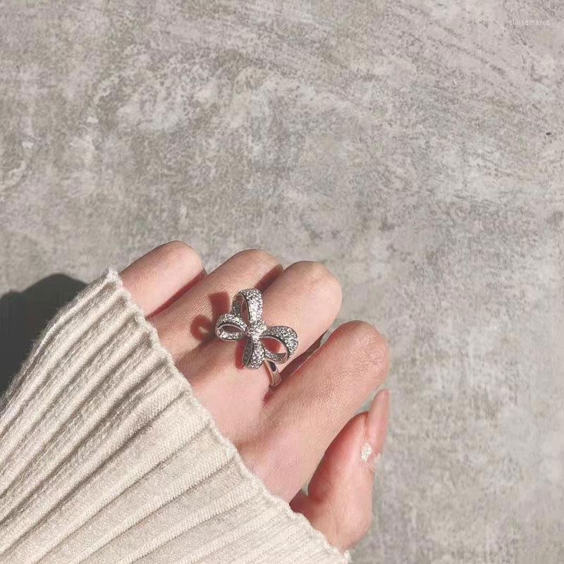 Wedding Rings 2022 Korea Fashion Luxury Bowknot AAAzircon Open For Women Engagement Anniversary Gift Decorations Girls Wholesale
Wedding Rings 2022 Korea Fashion Luxury Bowknot AAAzircon Open For Women Engagement Anniversary Gift Decorations Girls Wholesale