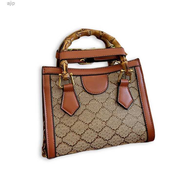 Totes Evening Bags Womens Designer Tote Bag Rhinestone Big g Top Handle Diana Jumbo Bamboo Shoulder Women Luxury Handbags Crossbody Purses, 20x16cm
Totes Evening Bags Womens Designer Tote Bag Rhinestone Big g Top Handle Diana Jumbo Bamboo Shoulder Women Luxury Handbags Crossbody Purses, 20x16cm