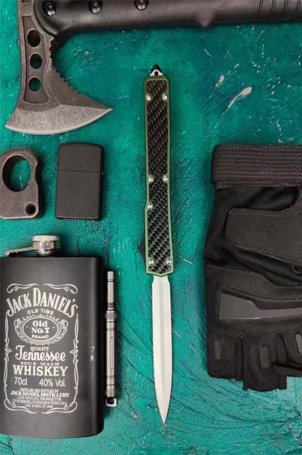 Special Green Makora II Out the front Knife double action Automatic Bounty Hunter knives UT85 UTX85 UT70 D2 Blade BM3300 A07 C076970506
Special Green Makora II Out the front Knife double action Automatic Bounty Hunter knives UT85 UTX85 UT70 D2 Blade BM3300 A07 C076970506