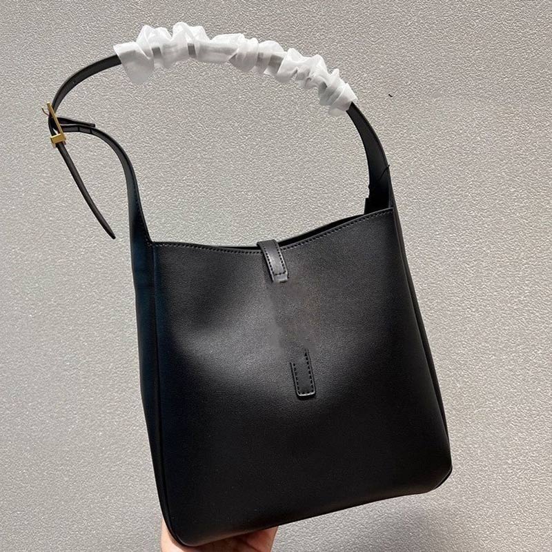 Fashion Designer Shoulder bags Underarm Cross body handbag Women Hobo Clutch Luxury Luxury genuine leather shopping backpack Y letter, Black
Fashion Designer Shoulder bags Underarm Cross body handbag Women Hobo Clutch Luxury Luxury genuine leather shopping backpack Y letter, Black