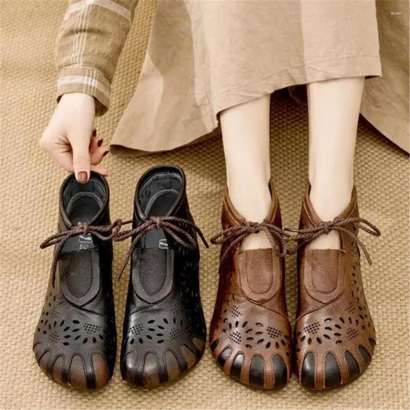 Sandals Hollow Short Boots Retro Women's Shoes Summer Cool Flats National Style Middle Aged Mother's Soft Leather Hole, Auburn
Sandals Hollow Short Boots Retro Women's Shoes Summer Cool Flats National Style Middle Aged Mother's Soft Leather Hole, Auburn