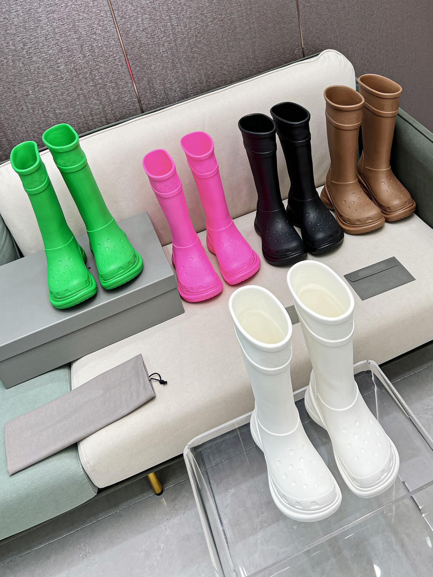 2022 Women Designer Boot Croc Boots Rain Rubber Winter Rainboots Platform Ankle Slip-On Half Pink Black Green Focalistic Outdoor Luxury Size 35-42, Color 2
2022 Women Designer Boot Croc Boots Rain Rubber Winter Rainboots Platform Ankle Slip-On Half Pink Black Green Focalistic Outdoor Luxury Size 35-42, Color 2