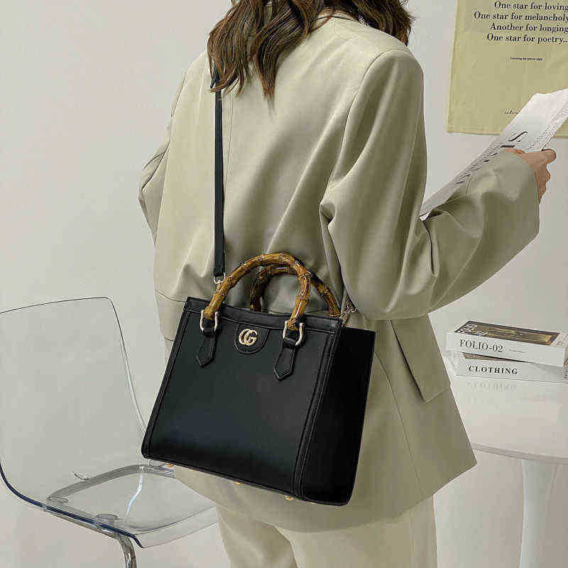 Handbags Outlet new bag female bamboo joint Portable sling single Shoulder Messenger Tote Bag student style versatile and lovely hospital, Large white
Handbags Outlet new bag female bamboo joint Portable sling single Shoulder Messenger Tote Bag student style versatile and lovely hospital, Large white