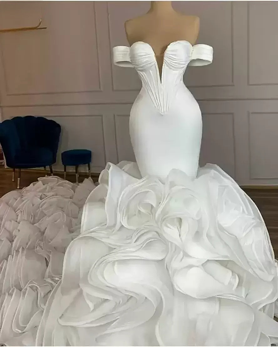 Gorgeous Mermaid Organza Wedding Dresses Bridal Gowns With Long Train Off The Shoulder Tiered Ruffles robe de, White
Gorgeous Mermaid Organza Wedding Dresses Bridal Gowns With Long Train Off The Shoulder Tiered Ruffles robe de, White