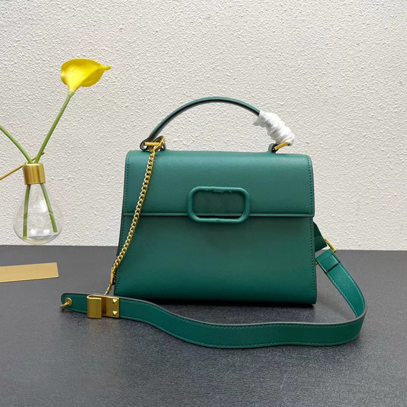 Designer Handbag Womens Handbag VSLING Shoulder Bags Leather Fashion Messenger Bag Chain flap Totes Waist Cosmetic Bottom Protective Rivet 19cm, Add box
Designer Handbag Womens Handbag VSLING Shoulder Bags Leather Fashion Messenger Bag Chain flap Totes Waist Cosmetic Bottom Protective Rivet 19cm, Add box