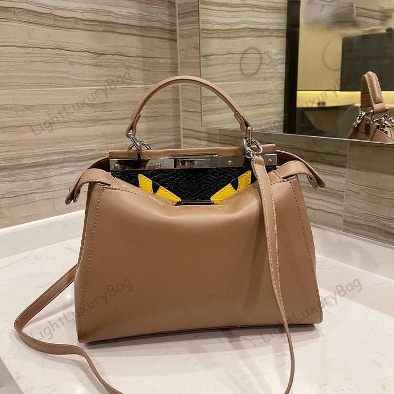 5A designer Shoulder CrossBody Bag fashion High capacity Wallets Womens Real Leather classic luxury handbags tote Female Purses 2201107, Brown
5A designer Shoulder CrossBody Bag fashion High capacity Wallets Womens Real Leather classic luxury handbags tote Female Purses 2201107, Brown