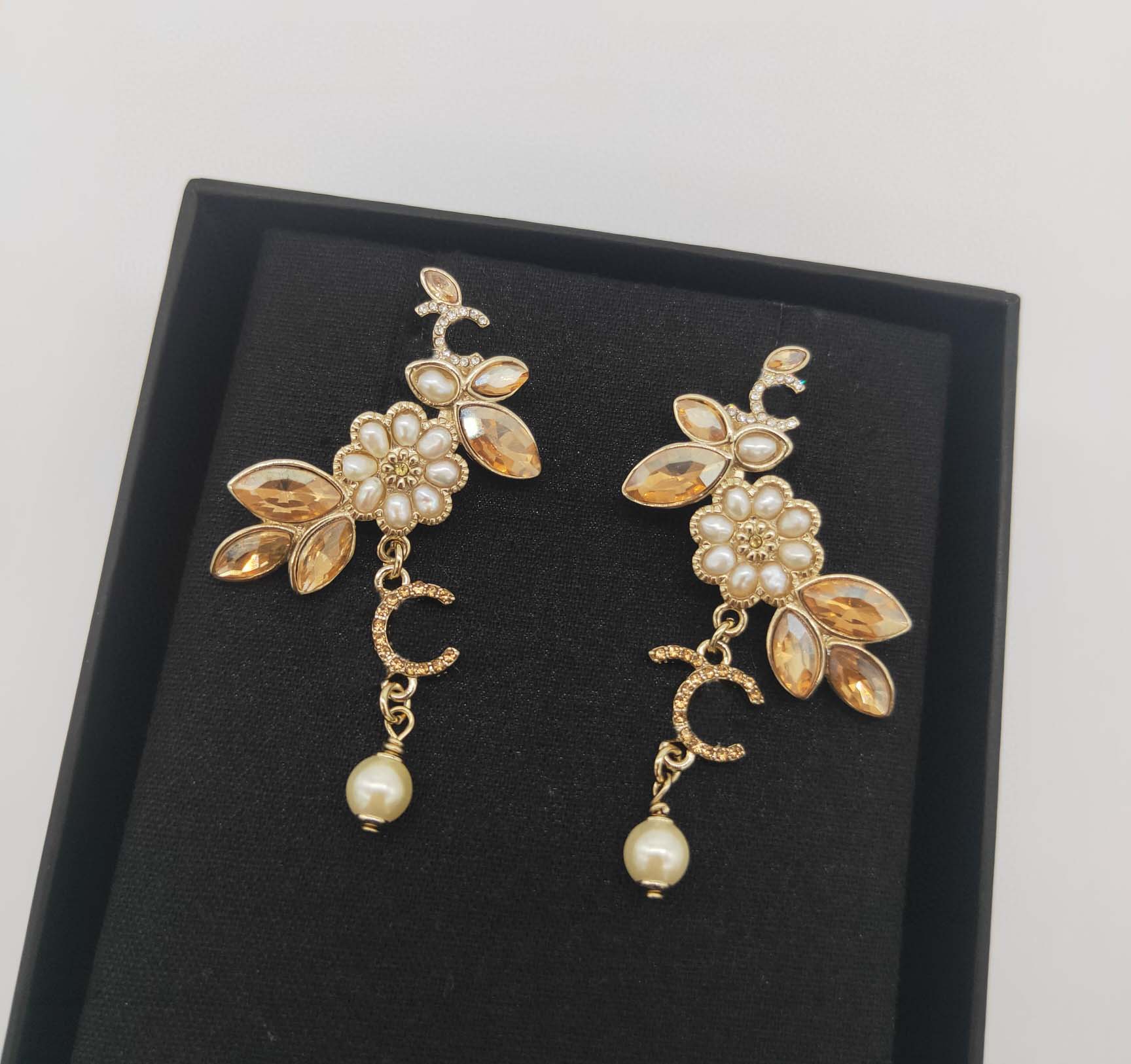 2022 Luxury quality charm Drop earring pendant necklace with flowers nautre shell and crystal beads have stamp box PS3482A
2022 Luxury quality charm Drop earring pendant necklace with flowers nautre shell and crystal beads have stamp box PS3482A