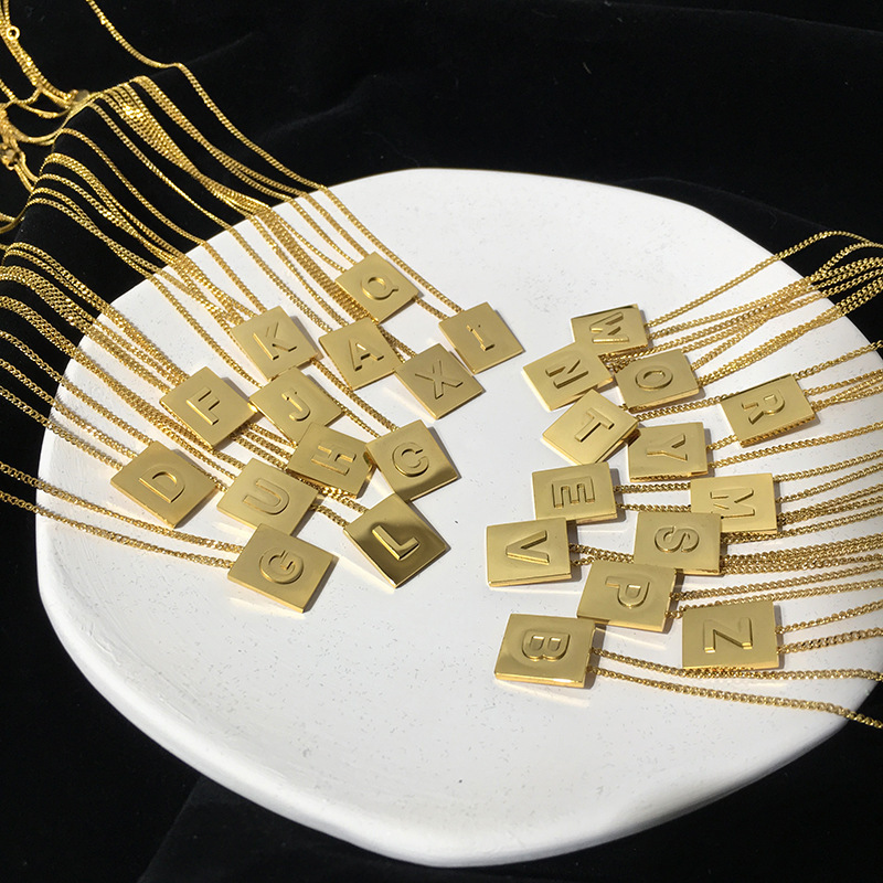 Luxury Brand jewelry Classic Designer Necklace Gold colour Tags Chain Square pendant Necklace Wedding Party Jewelry for Women with box
Luxury Brand jewelry Classic Designer Necklace Gold colour Tags Chain Square pendant Necklace Wedding Party Jewelry for Women with box